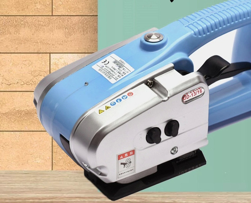 машина электропитания батареи машины упаковки ремня ЛЮБИМЦА 220V PP Handheld связывая